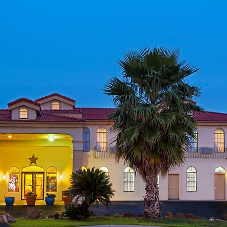 Days Inn By Wyndham Near Seaworld San Antonio Exterior photo