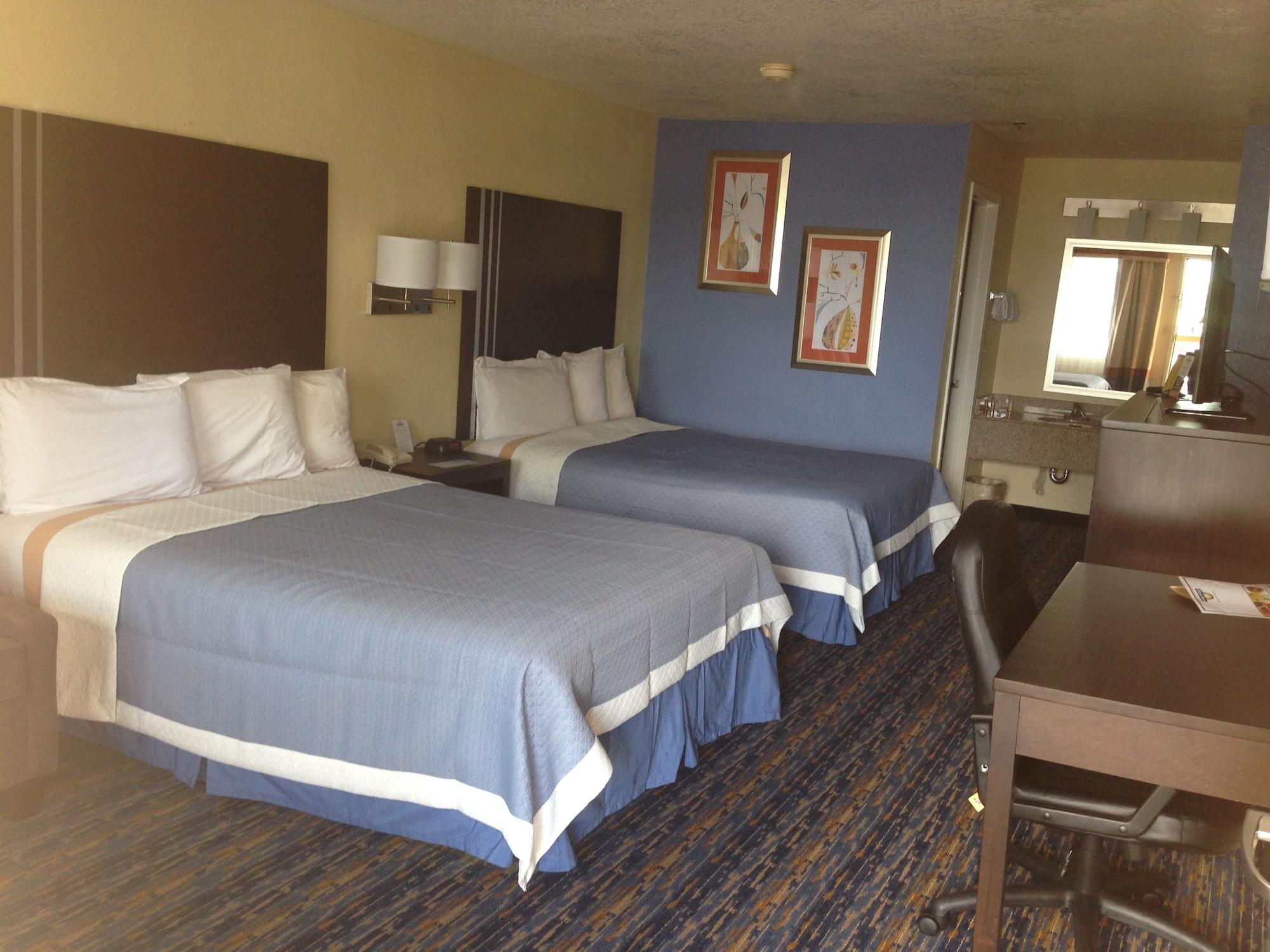 Days Inn By Wyndham Near Seaworld San Antonio Exterior photo